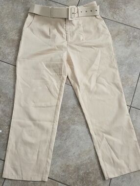 Women's Straight-Leg Pants in Beige With Belt. Ankle Lenght With Pockets